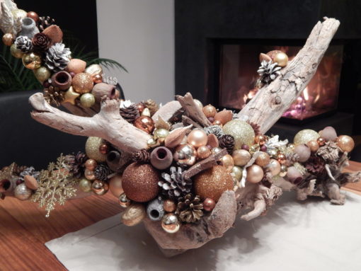 Weihnachtliches Treibholzgesteck.