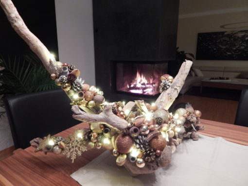 Weihnachtliches Treibholzgesteck.