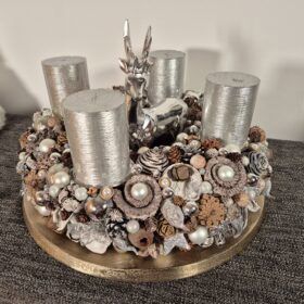 Adventskranz in Silber und Weiss