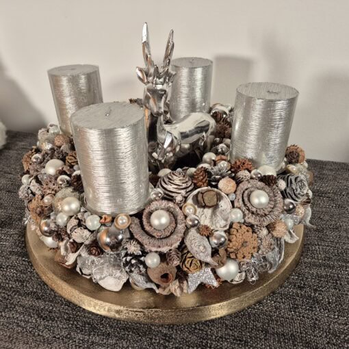 Adventskranz in Silber und Weiss