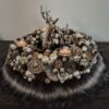 Herrlich prächtiger Adventskranz in klassischem Silber und Weiss mit trendigem Fellbesatz