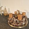 Adventskranz in warmen Bronzetönen