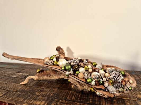 Prachtvolles Treibholz in Grüntönen