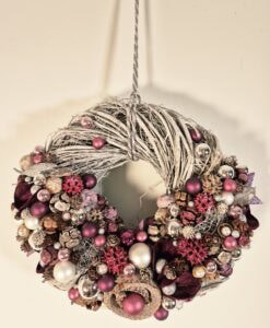 Als Blickfang für die Eingangstür - wunderschöner Türkranz in lila und mauve