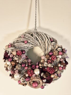 Als Blickfang für die Eingangstür - wunderschöner Türkranz in lila und mauve