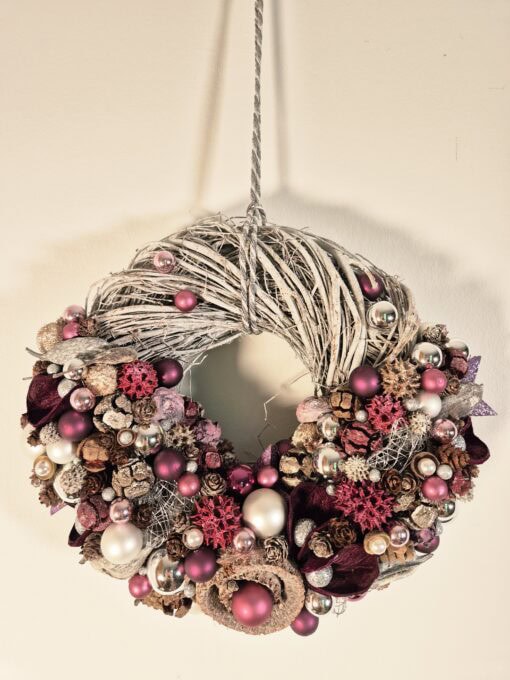 Als Blickfang für die Eingangstür - wunderschöner Türkranz in lila und mauve